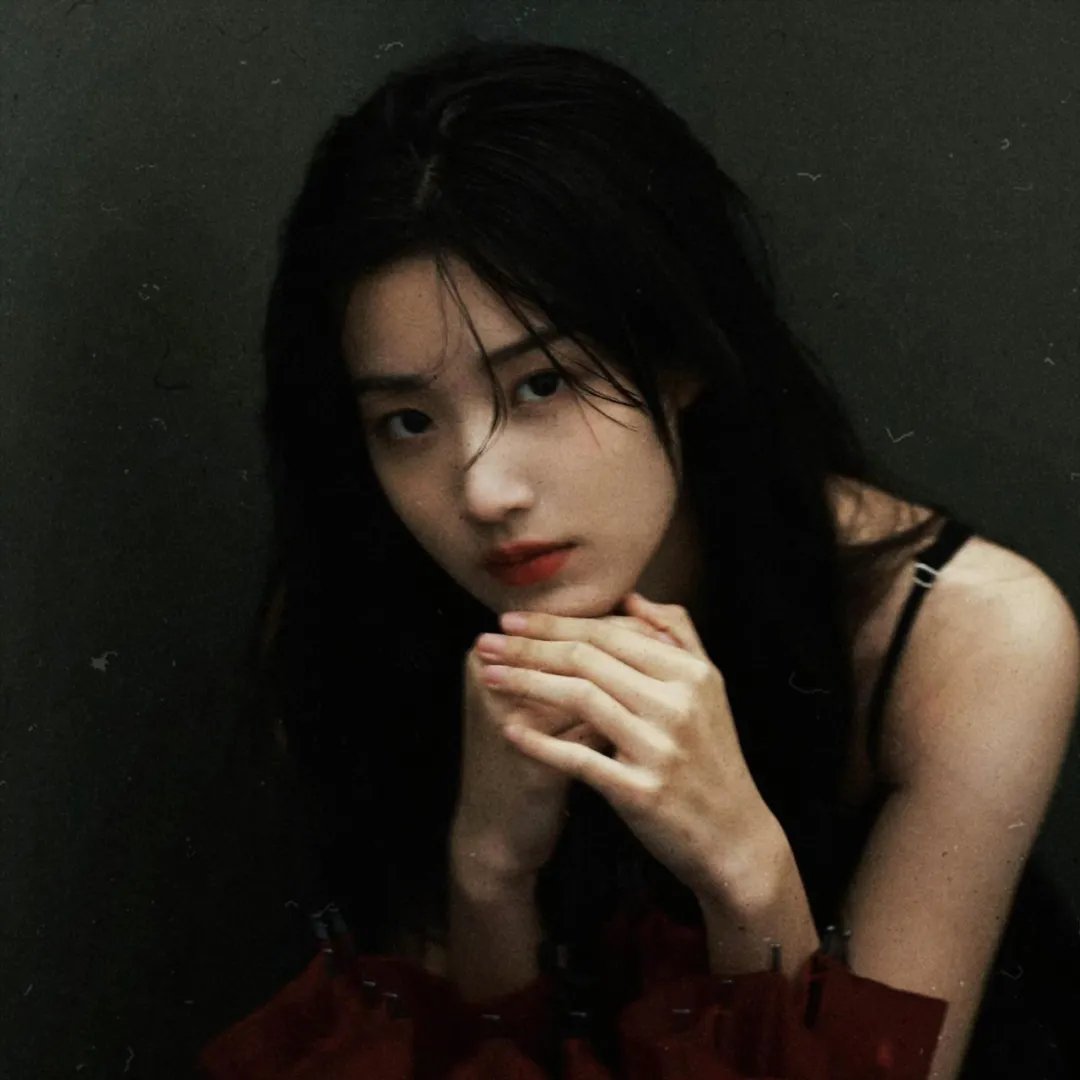 完蛋，我被她们包围了